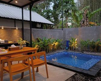 Niti Bhumi Villa - Borobudur - Pool