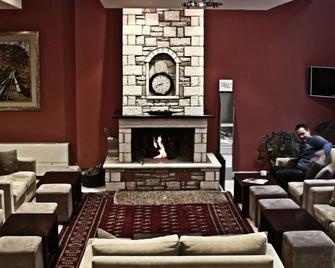 Ahilion Hotel - Kalavryta - Sala de estar