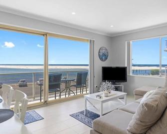 Parklea Sun Seabreeze The Entrance Sleeps 5 - The Entrance - Obývací pokoj