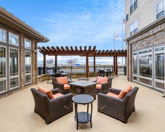 Hilton Garden Inn Roanoke - רואנוק - פטיו