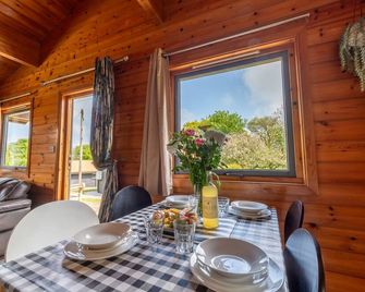 Chalet Lodge 2 - Hot Tub by Interhome - Launceston - Salle à manger