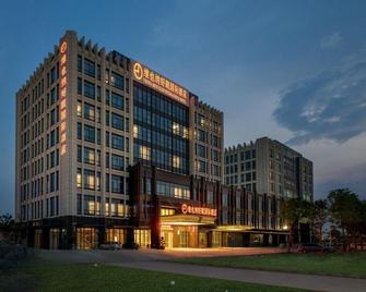 Vienna Best Sleep International Hotel Shenzhen New Airport Branch - Shenzhen - Edificio