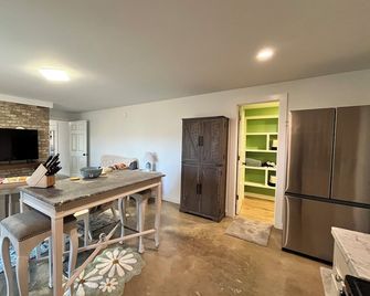 Cozy guest suite in Pisgah Forest with great access to the outdoors - Pisgah Forest - Dining room