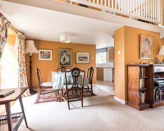 Unique cosy cottage with stunning gardens - Musselburgh - Dining room