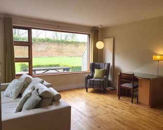 Luxury 2 Bed Lodge beside Castlemartyr Resort - Castlemartyr - Living room