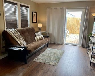 Relax on beautiful Lake Michigan - 5 minutes from town! - Escanaba - Sala de estar