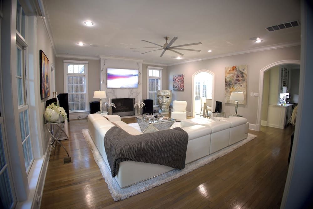 Highland Park Mansion on Beverly Drive, 1080 feet from SMU’s stadium! - דאלאס - סלון