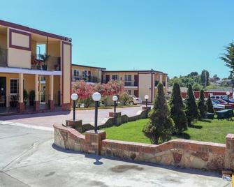 Motel 7 - Near Six Flags, Vallejo - Napa Valley - Vallejo - Building