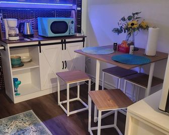 Private Cozy Rooms and Bathroom in Home near Seaworld Riverwalk and AFB - San Antonio - Sala pranzo