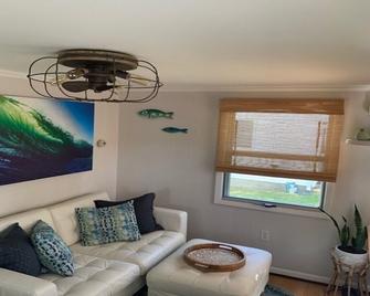 Casa De Las Olas - Cute cozy cottage in Westerly, RI - Westerly - Living room