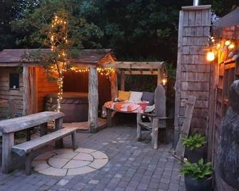 Charming 2-bed Cabin in Sutton Coldfield - Sutton Coldfield - Patio