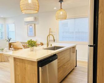 4169-Quaint, Newly renovated - San Diego - Kitchen