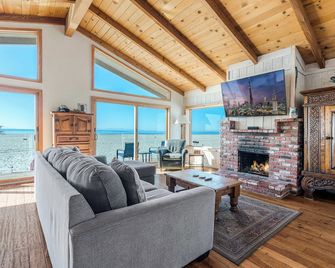 New! Beach Front Coastal Living - Oxnard - Wohnzimmer