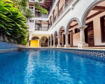 Hotel Colonial - San José - Piscina