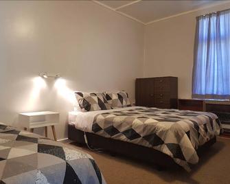 Kelly's Riverside Motel - Taumarunui - Bedroom