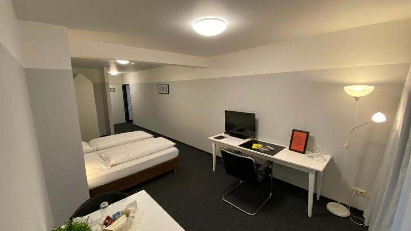 Hotel U