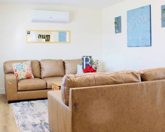 Multiple Living Spaces, Mini-Splits, Quiet Neighborhood in SW Burley - Burley - Obývací pokoj