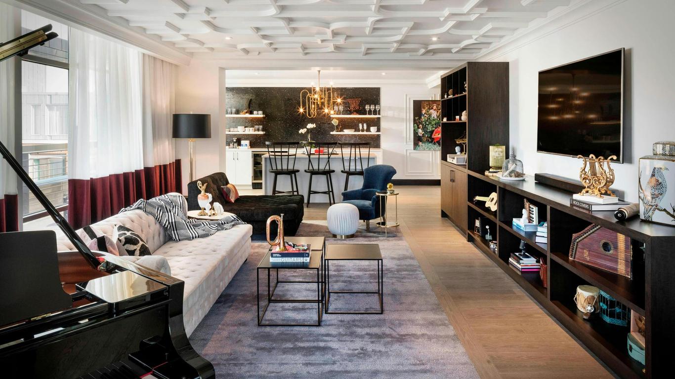 ذي إليزابيث هوتل، أوتوجراف كوليكشن