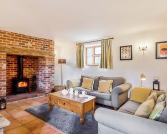 2 bedroom accommodation in Aldeby, near Beccles - Beccles - Huiskamer