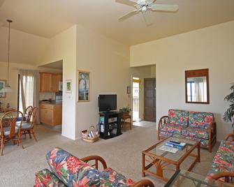 Castle Kaha Lani , A Condominium Resort - Lihue - Living room