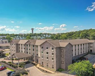 The Branson Waterpark Hotel - Branson - Building