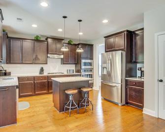 Spacious Aiken Home about 8 Mi to Downtown! - Aiken - Cocina