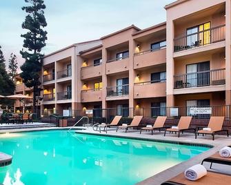 4 Contemporary Rooms w/ Plush Bedding Near Popular Shopping Centers - El Segundo