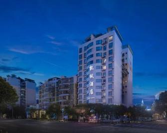 Chengzhong Blue Sky Hotel - Їбін - Будівля