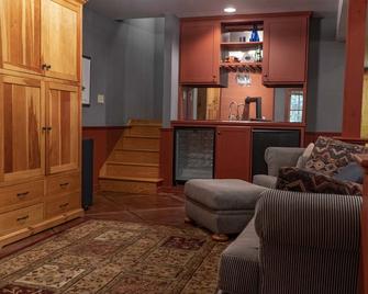 If you are ready to travel and relax look no further, sports court on site! - Huntingdon - Obývací pokoj