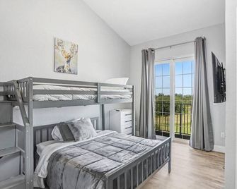 Bayfront Townhouse w/Heated Pool, HotTub, Beach, Marina, tiki bars w/live music - Ruskin - Schlafzimmer
