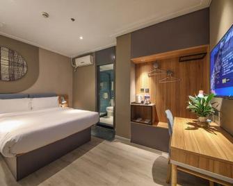Home Inn Wuhan Xunlimen Metro Station Jianghan Pedestrian Street - Wuhan - Habitación