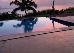 Three Palms Beachfront Villa - Tagaqe - Pool