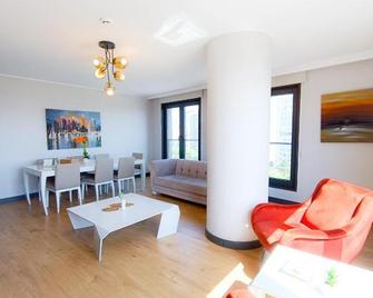 Luxury Fully Equipped 3br 2ba Apartment By Siena Suites - Istanbul - Living room