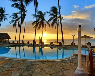 Sai Rock Beach Hotel & Spa - Mombasa - Pool