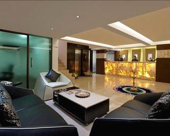 Hotel New Leaf - Pune - Lobby