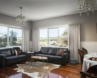 Noah's Stanley Luxury Bed and Breakfast - Stanley - Wohnzimmer