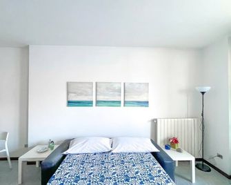 The Sunset 2 By Design Studio - Bellano - Makuuhuone