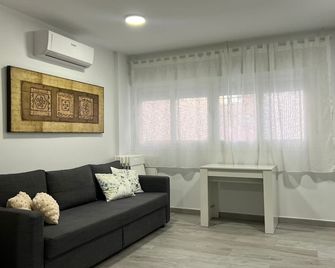 Cozy Apartment Up to 6 Persons 3 Min To - Madrid