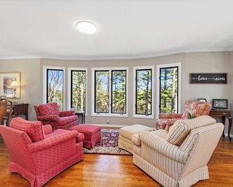 Charming Riverview Cottage Home in Black River Falls - Black River Falls - Wohnzimmer