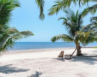 Sand and Sky Resort Adults Only - סן פדרו - חוף