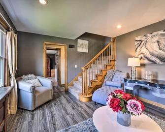 Spacious Family-Friendly Home in Massillon! - Massillon - Living room