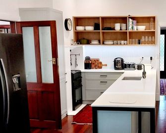 Whyalla House - Home2Home Executive Accommodation - Whyalla - Küche