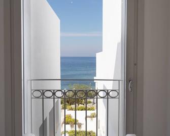 Grotta Palazzese Beach Hotel - Polignano a Mare - Balcony