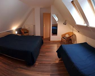 Cozy 4-star maisonette apartment with balcony - Bad Langensalza - Schlafzimmer
