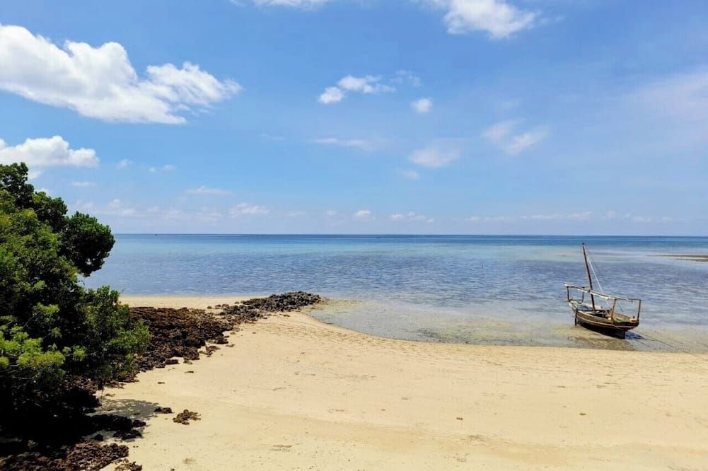 Shiri Beach Resort - סטון טאון - חוף
