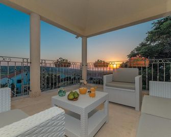 1 Bedroom Awesome Apartment In Kolan - Kolan - Balcony