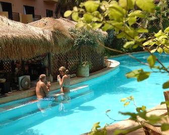富緹納渡假酒店 - 斯利馬 - 斯利馬 - 游泳池