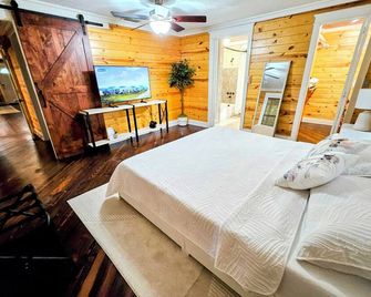 Woodhaven Cottage Downtown Mckinney - McKinney - Bedroom