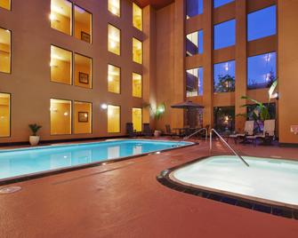Holiday Inn Express Hotel Union City San Jose, An IHG Hotel - Union City - Pool