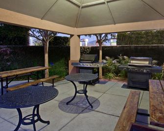 Making The Best Memories Along The Way! 2 Spacious Units, Pets Allowed - Garden Grove - Patio